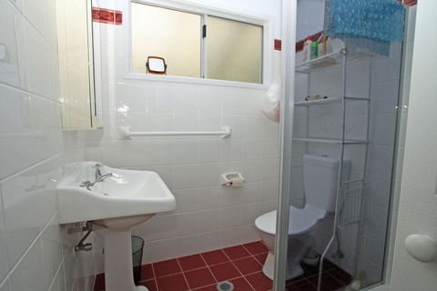 Surfer's Rest In Berrara - Hobart Tourism 3