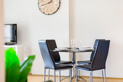 Surry Hills Fully Self Contained Modern 1 Bed Apartment (1012ELZ) - Tourism TAS 3