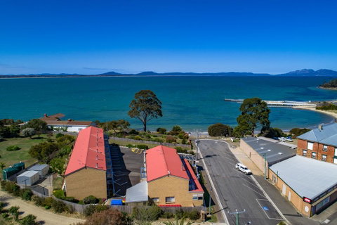 SWANSEA VILLAS - Tourism TAS 1