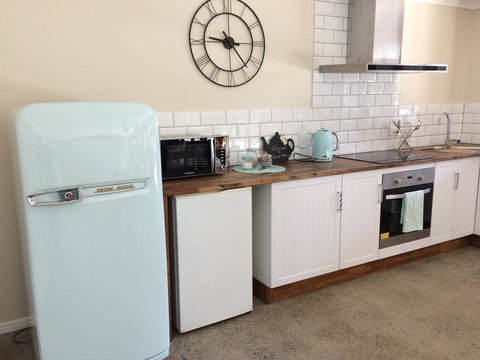 TAKURA HEIGHTS Modern Country Apartment With Pool Access - Tourism TAS 3