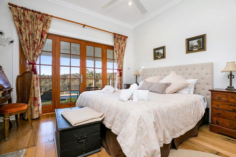 Taradale House Estate - Hobart Tourism 0