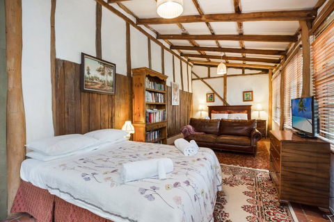 Taradale House Estate - Hobart Tourism 1