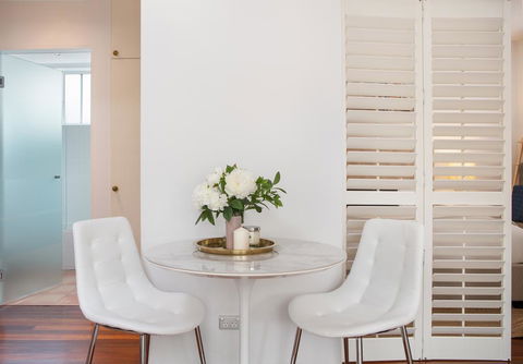 Tasteful Apartment With Balcony In Cammeray - Hobart Tourism 3