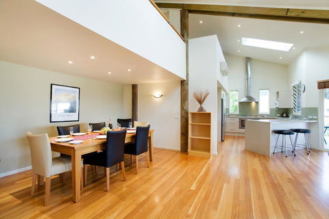 Tathra Beach House Holiday Apartments - Hobart Tourism 1