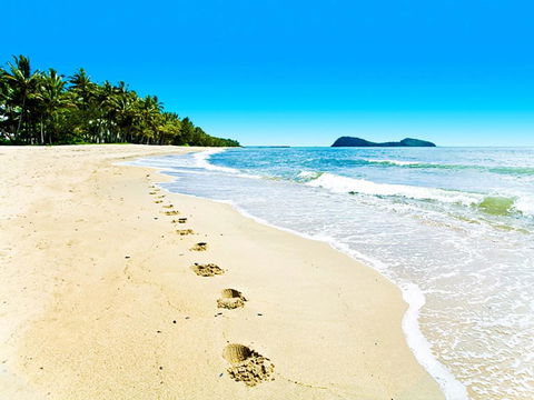 Temple 121 Modern Spacious Palm Cove 2 Brm 2 Bth Resort Apartment With Courtyard - Hobart Tourism 0