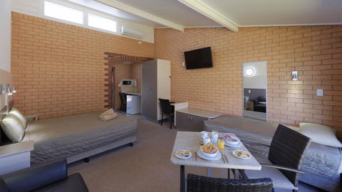 Tenterfield Motor Inn - Hobart Tourism 3