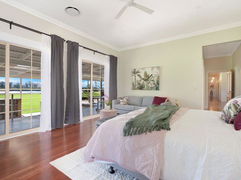 Terara Riverview Estate - Hobart Tourism 3