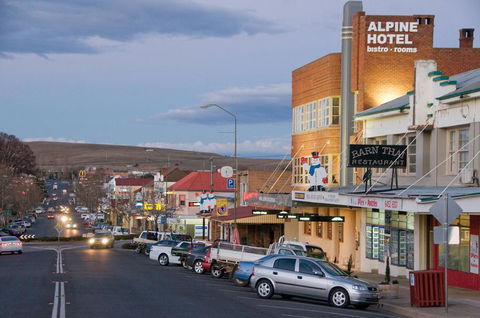 The Alpine Hotel - Hobart Tourism 1
