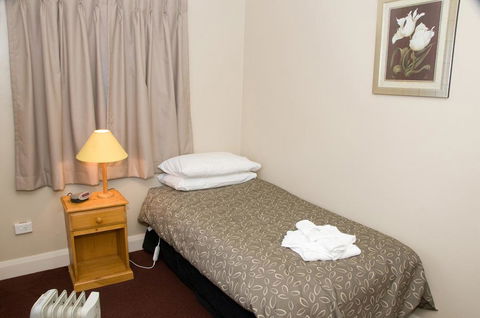 The Alpine Hotel - Hobart Tourism 3