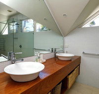 THE BEACH HOUSE - Hobart Tourism