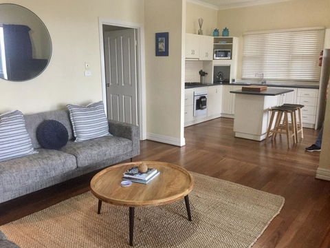 The Beach House & Villas - Hobart Tourism 3