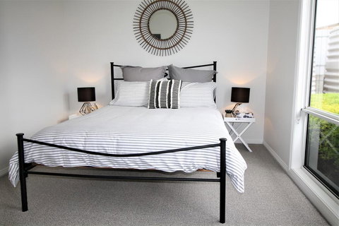 The Beach House - Point Turton - Hobart Tourism 3