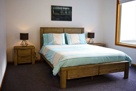 Penguin Beachfront Apartments - Tourism TAS 10