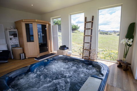 Saltwater - Absolute Oceanfront, Hot Tubs, Sauna, Fire Pits - Hobart Tourism 12