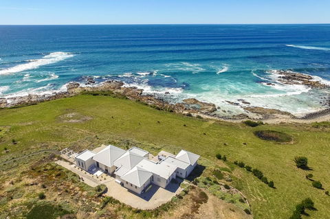 Saltwater - Absolute Oceanfront, Hot Tubs, Sauna, Fire Pits - Hobart Tourism 24