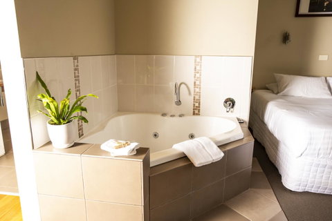 Little Norfolk Bay Events And Chalets - Tourism TAS 8
