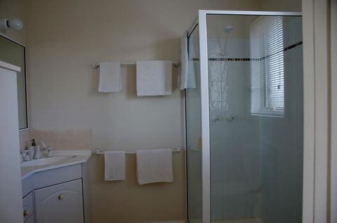 Shearwater Cottages - Hobart Tourism 9