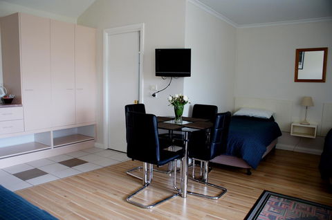 Shearwater Cottages - Hobart Tourism 8