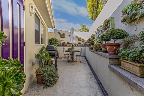 Topiary Haven - Tourism TAS 13