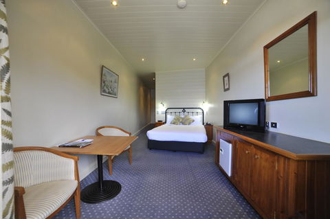 Strahan Village - Tourism TAS 19