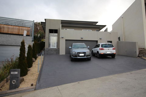 Sunny 3 Bedroom Apartment In Sandy Bay - Tourism TAS 9