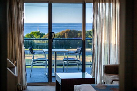 Beachfront Bicheno - Hobart Tourism 5