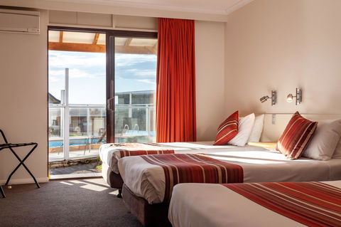 Beachfront Bicheno - Hobart Tourism 1
