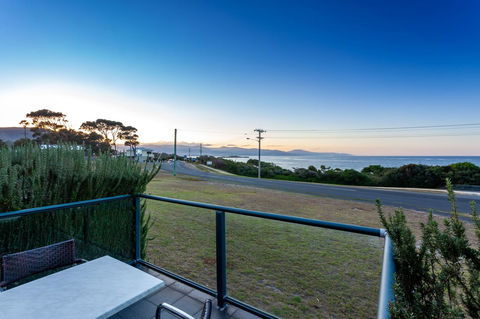 Beachfront Bicheno - Hobart Tourism 10