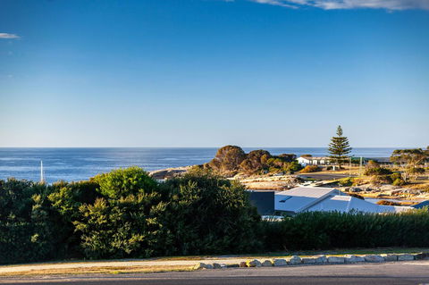 Beachfront Bicheno - Hobart Tourism 22