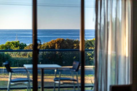 Beachfront Bicheno - Hobart Tourism 21