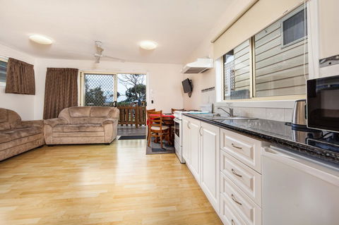 Wintersun Gardens Motel - Hobart Tourism 35