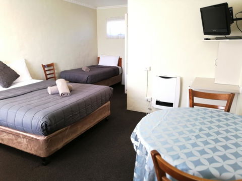 Wintersun Gardens Motel - Hobart Tourism 11