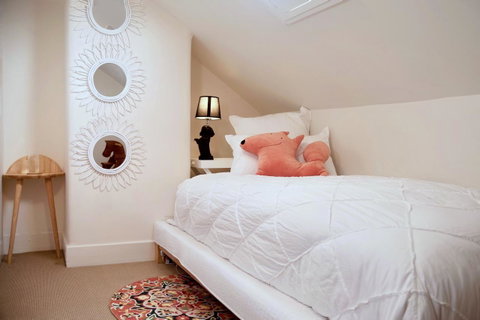 Lotus Gogh Apartment - Tourism TAS 23