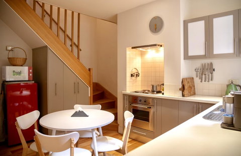 Lotus Gogh Apartment - Tourism TAS 8