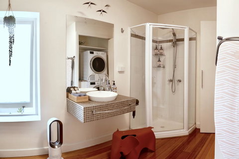 Lotus Gogh Apartment - Tourism TAS 24