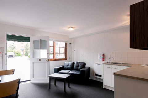 Bay Hotel Apartments - Hobart Tourism 24
