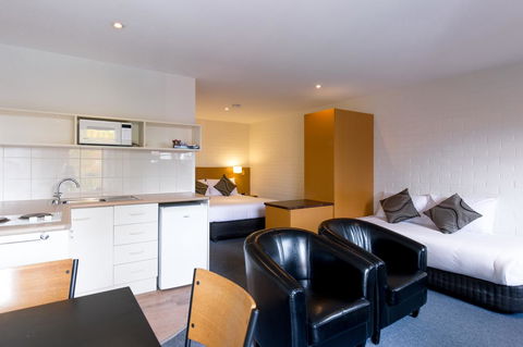 Bay Hotel Apartments - Hobart Tourism 15