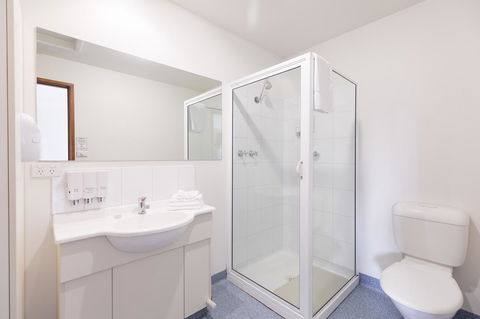 Bay Hotel Apartments - Hobart Tourism 14