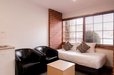 Bay Hotel Apartments - Hobart Tourism 18