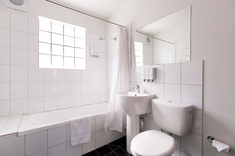 Bay Hotel Apartments - Hobart Tourism 10