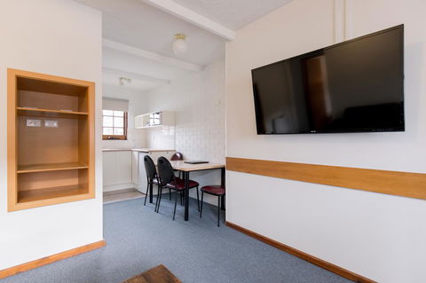 Bay Hotel Apartments - Hobart Tourism 36