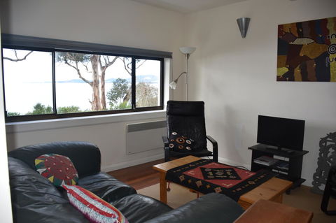 Beachside Taroona With Spa - Tourism TAS 6