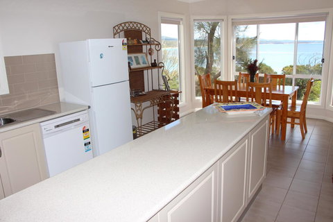 Front Row Beachfront - Tourism TAS 4