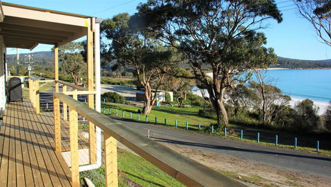 KINGFISHER COTTAGE Beachfront At The Binalong Bay - Tourism TAS 8
