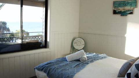 KINGFISHER COTTAGE Beachfront At The Binalong Bay - Tourism TAS 11