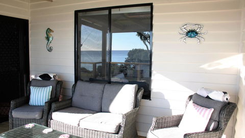 KINGFISHER COTTAGE Beachfront At The Binalong Bay - Tourism TAS 7