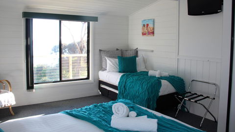 KINGFISHER COTTAGE Beachfront At The Binalong Bay - Tourism TAS 5