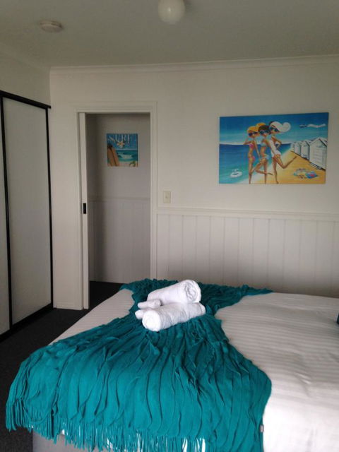 KINGFISHER COTTAGE Beachfront At The Binalong Bay - Tourism TAS 25