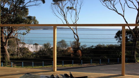 KINGFISHER COTTAGE Beachfront At The Binalong Bay - Tourism TAS 6