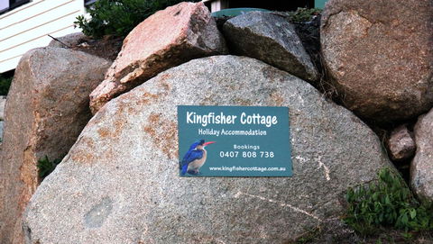KINGFISHER COTTAGE Beachfront At The Binalong Bay - Tourism TAS 15